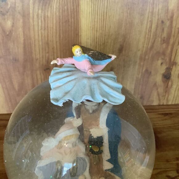 Vintage Nativity Musical Snow Globe, Lighted Musical Nativity Snow Globe - Picture 2 of 8
